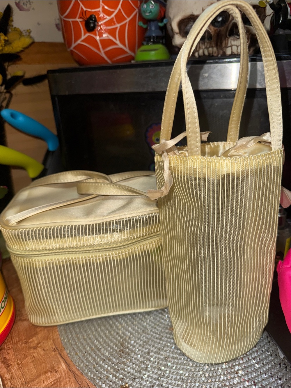 Arbonne 2 piece Bag Set with things inside of the one!!!